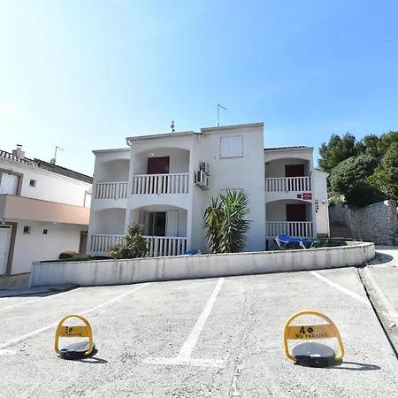 Apartment Vlado *